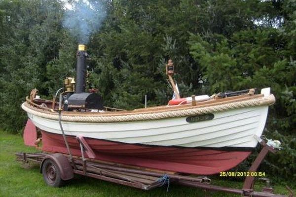Tuckerboot Holzboot mit 15 PS…
