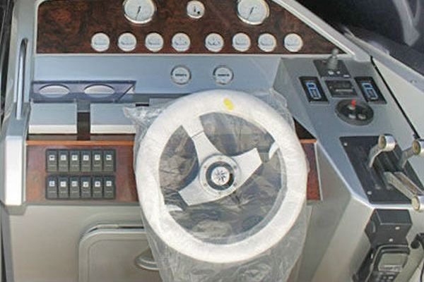 Sunseeker Tomahawk Cockpit NL
