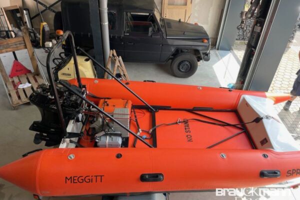 Festrumpfschlauchboot Meggit HRB410 inklusive Trailer