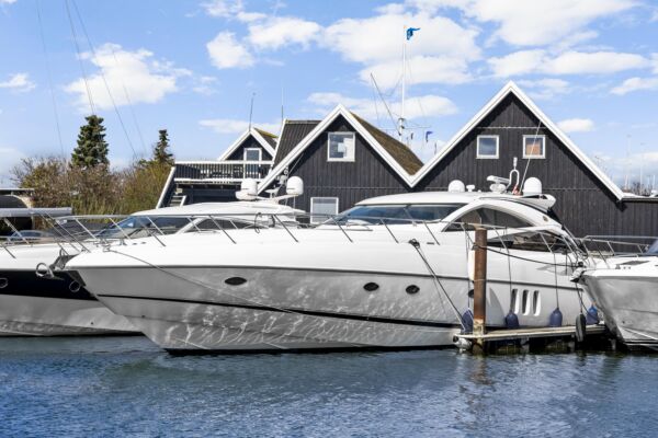 Sunseeker Predator 68