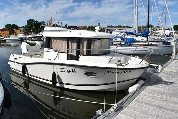 Quicksilver 755 Pilothouse